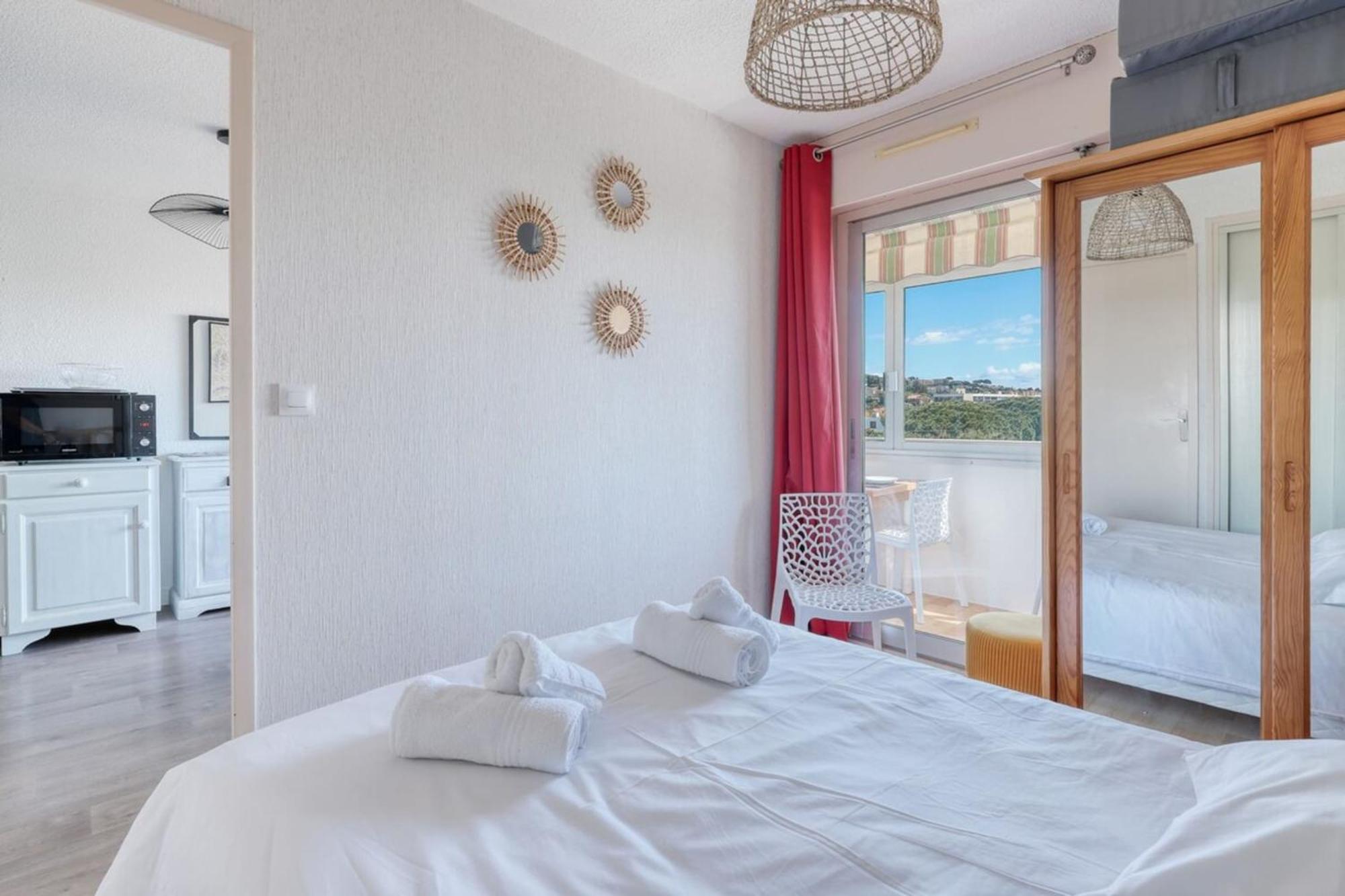 T2 600 M From The Beach! Air-Conditioned Le Lavandou Eksteriør billede