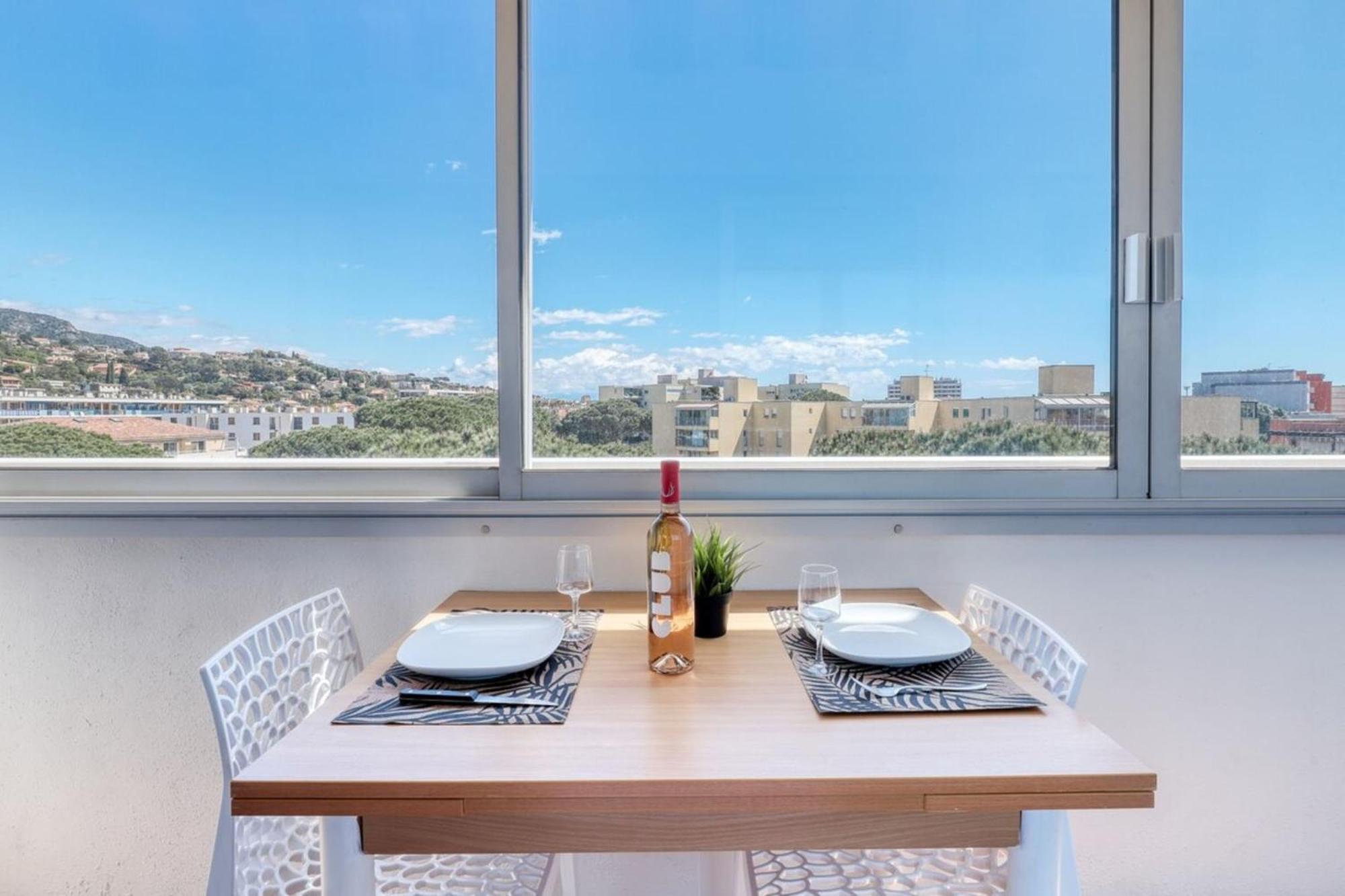 T2 600 M From The Beach! Air-Conditioned Le Lavandou Eksteriør billede